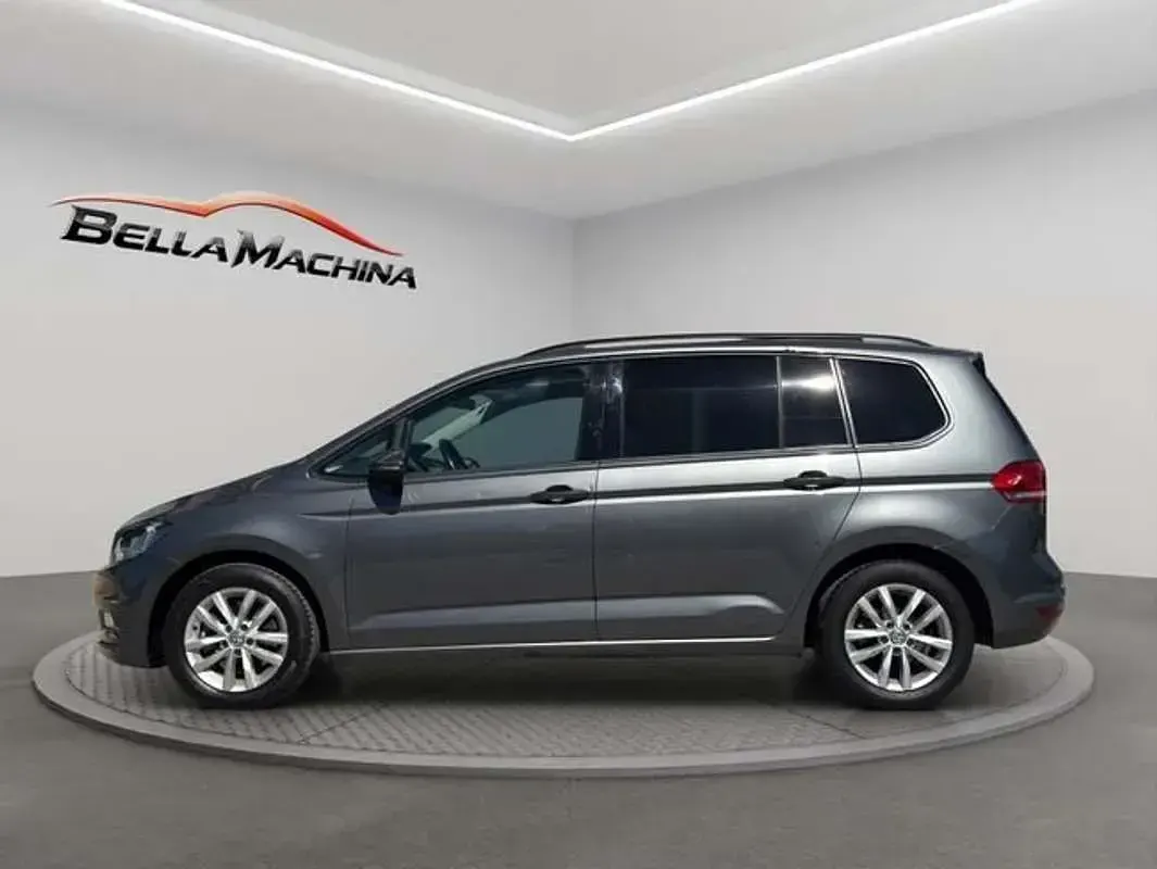 Usado VW Touran Advance 150 CV (110 kW) 2017 Gris Monovolumen