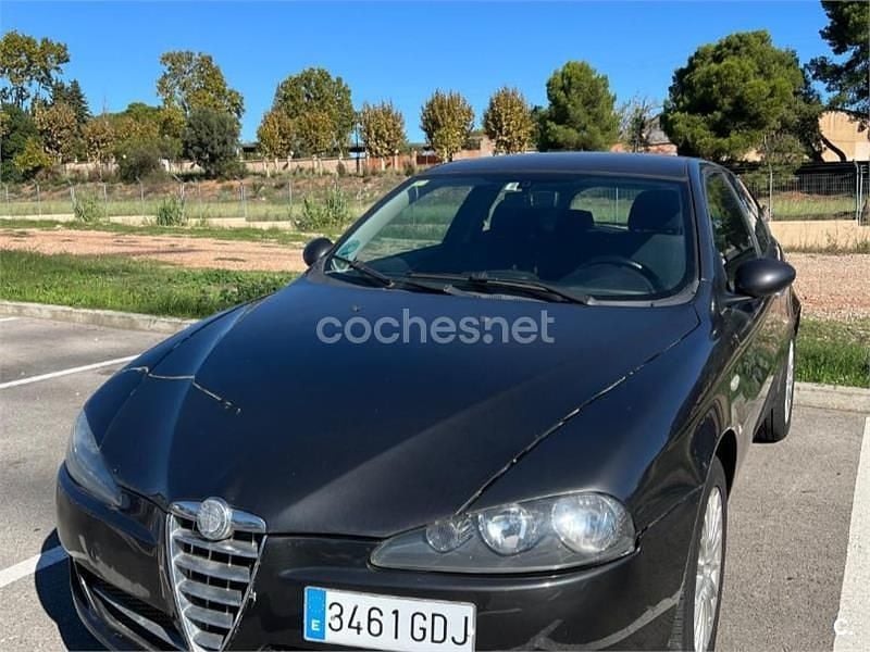 Gris / plata Usado 2008 Alfa Romeo 147 Distinctive Utilitario | 4000 € (Precio justo) - Imagen 1/4