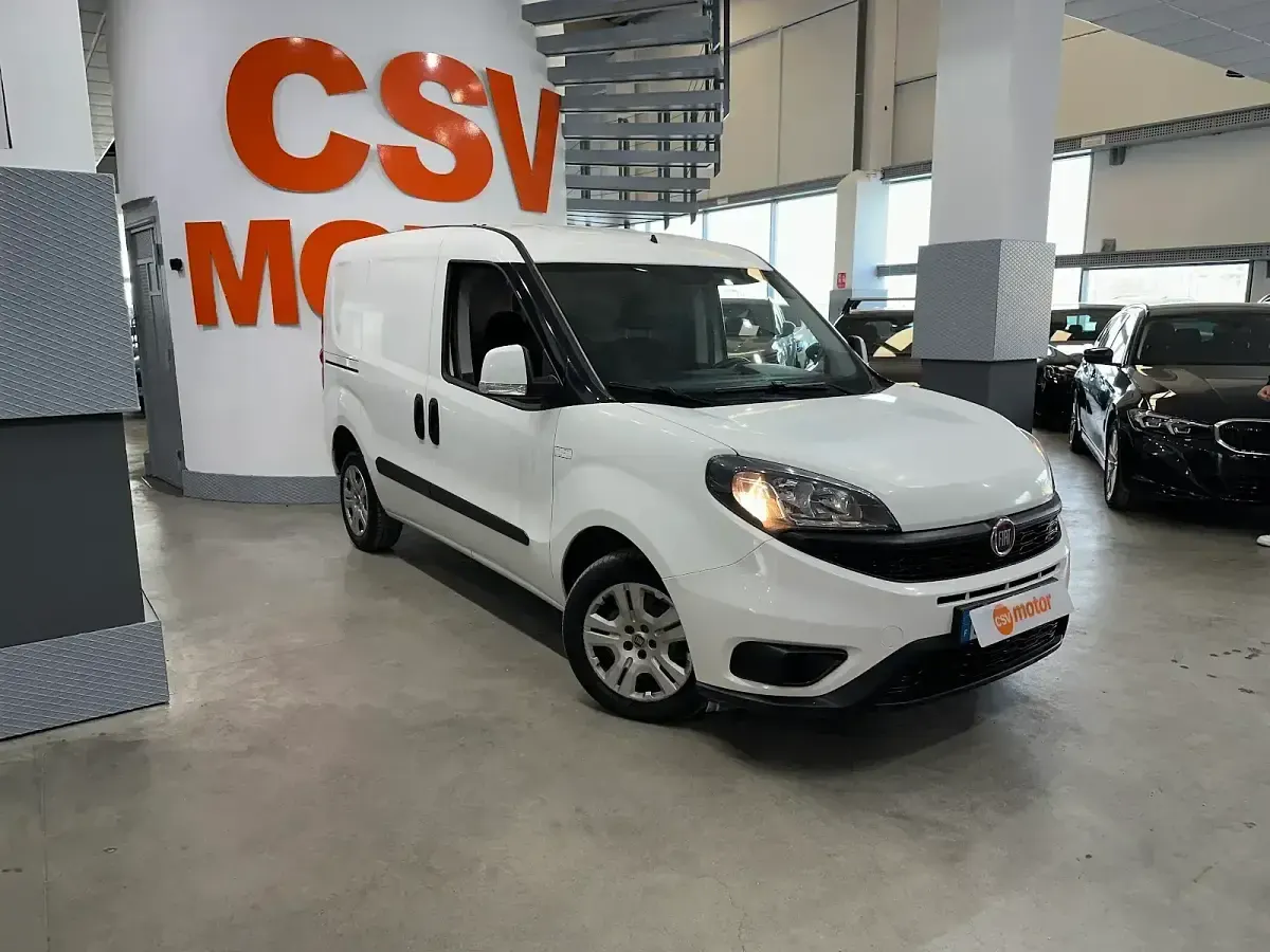 Usado Fiat Doblò 95 CV (69 kW) 2022 Blanco Monovolumen