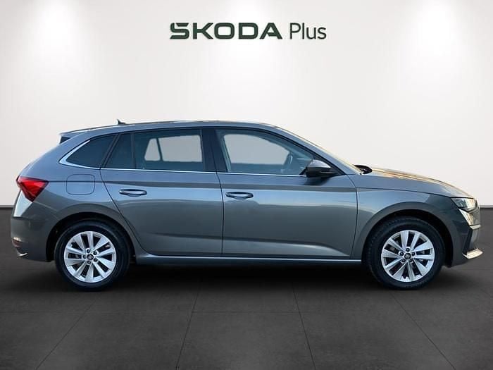 Usado Skoda Scala Selection 115 CV (84 kW) 2025 Gris Utilitario