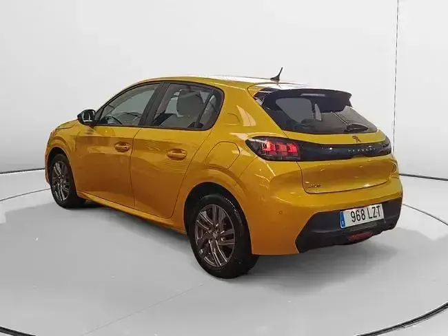 Usado Peugeot 208 Active 101 CV (74 kW) 2022 Amarillo Utilitario