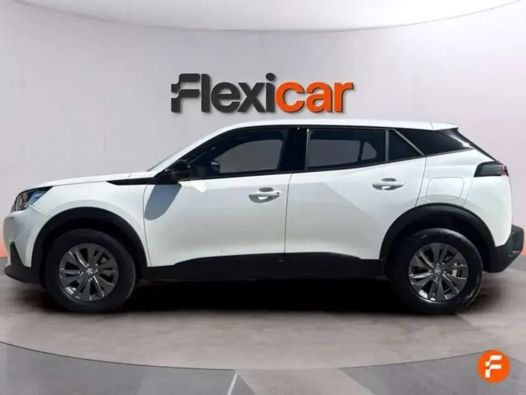 Usado Peugeot 2008 Active 101 CV (74 kW) 2023 Gris SUV