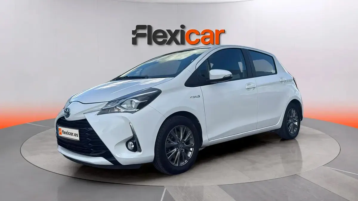 Usado Toyota Yaris Hybrid Active 116 CV (85 kW) 2021 Blanco Berlina