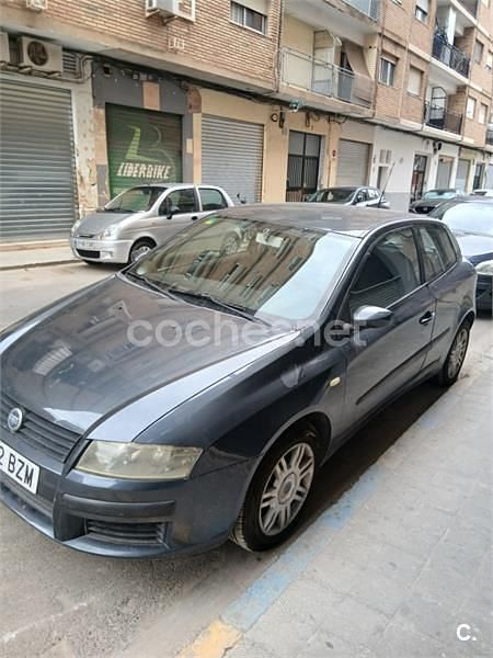 Gris / plata Usado 2002 Fiat Stilo Active Berlina | 1800 € (Precio justo) - Imagen 1/4