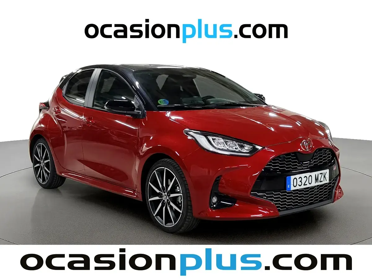 Usado Toyota Yaris Plus 130 CV (95 kW) 2025 Rojo Utilitario