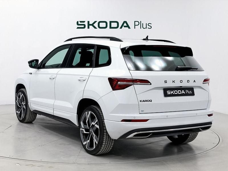 Usado Skoda Karoq SportLine 150 CV (110 kW) 2025 Blanco SUV