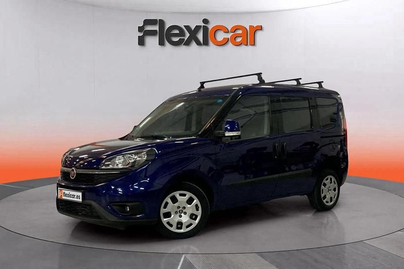 Usado Fiat Doblò Easy 95 CV (69 kW) 2019 Azul Monovolumen