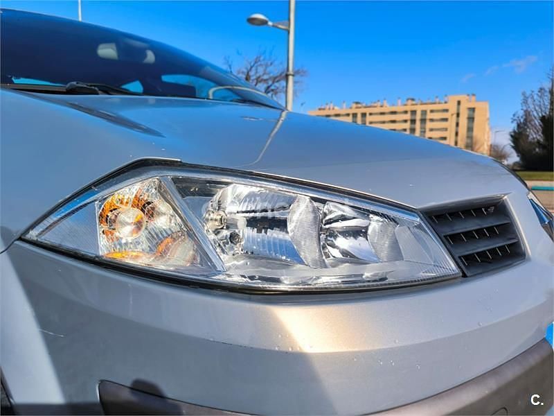 Usado Renault Mégane II Expression 120 CV (88 kW) 2004 Gris / plata Berlina