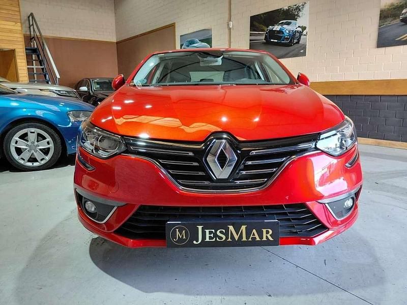 Usado Renault Mégane GrandTour Intens 116 CV (85 kW) 2020 Rojo Familiar