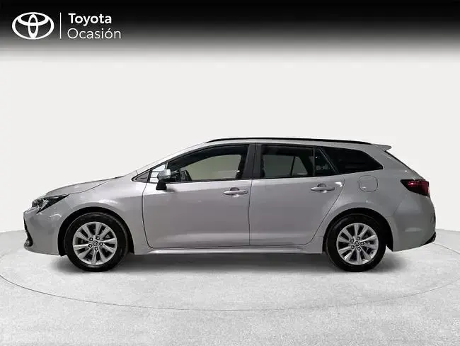 Usado Toyota Corolla Active 140 CV (102 kW) 2025 Gris / plata Familiar