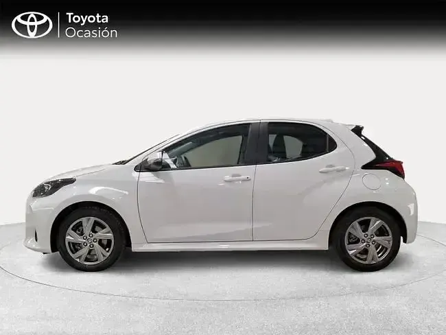 Usado Toyota Yaris Active 116 CV (85 kW) 2025 Blanco Utilitario