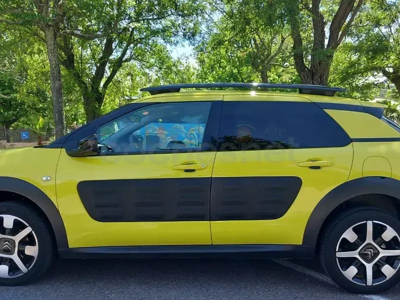 Usado Citroën C4 Shine Edition 100 CV (73 kW) 2017 Amarillo Berlina