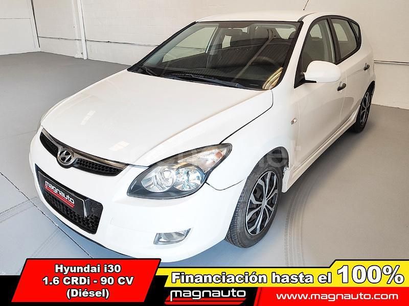 Usado Hyundai i30 Classic 90 CV (66 kW) 2011 Blanco Berlina