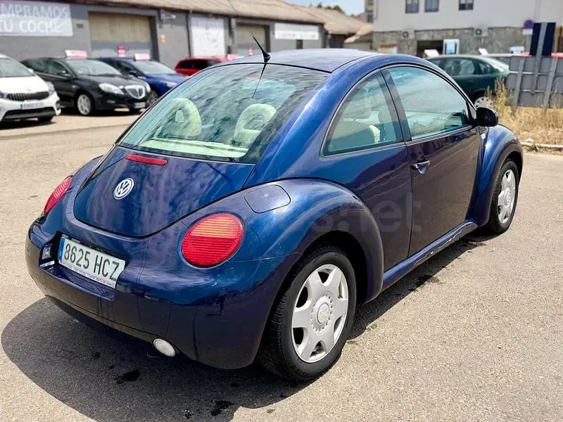 Usado VW New Beetle 100 CV (73 kW) 2003 Azul Utilitario