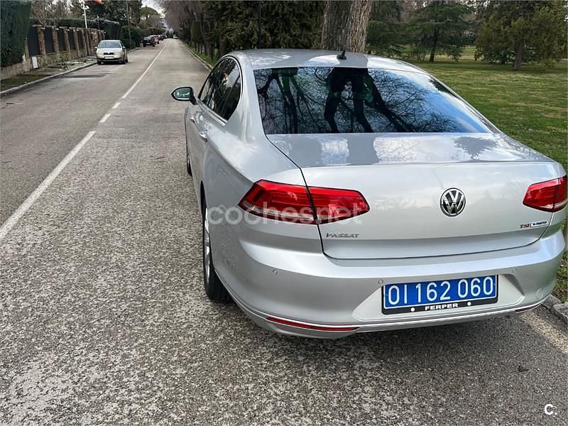Usado VW Passat Advance 150 CV (110 kW) 2017 Gris / plata Berlina
