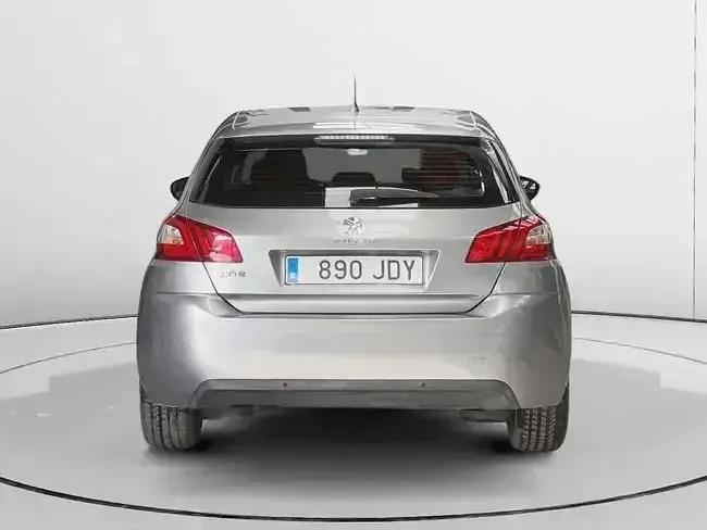 Usado Peugeot 308 Active 131 CV (96 kW) 2015 Gris / plata Berlina