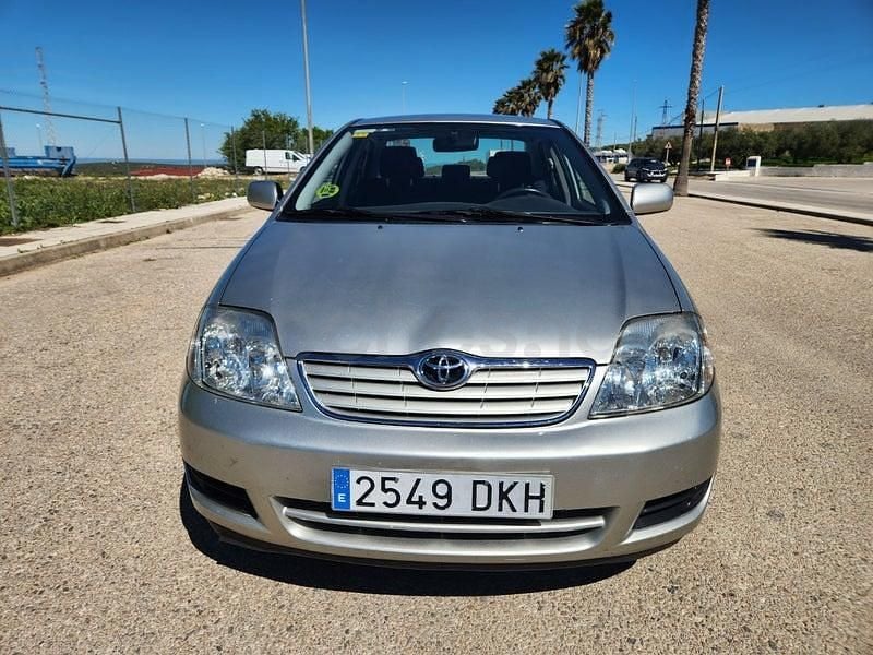 Usado Toyota Corolla Terra 90 CV (66 kW) 2005 Gris / plata Berlina