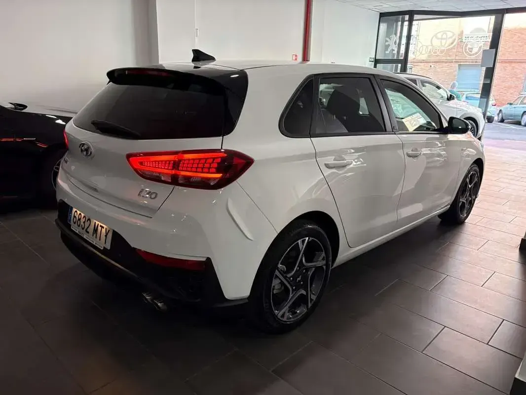 Usado Hyundai i30 N Line 120 CV (88 kW) 2024 Blanco Utilitario