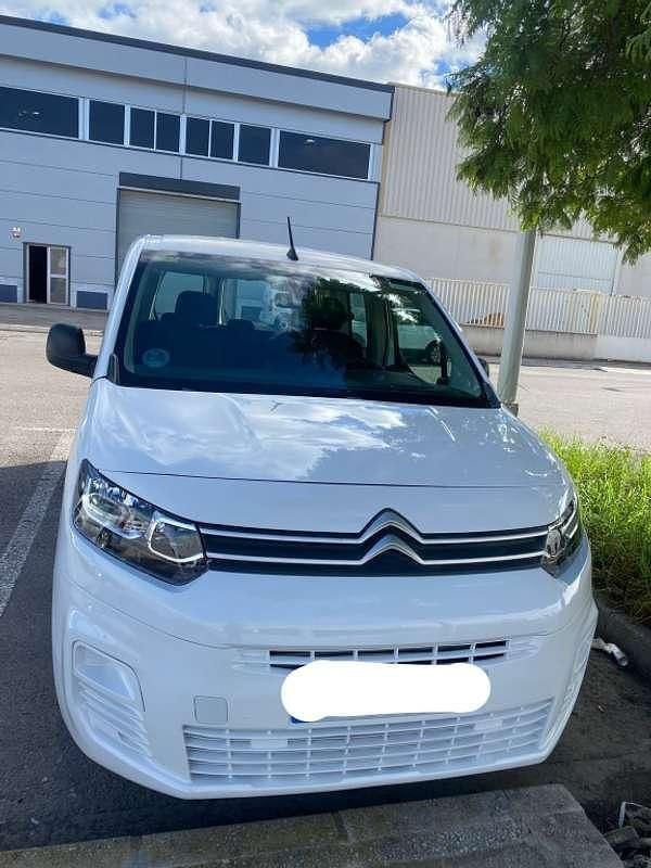 Usado Citroën Berlingo Feel 102 CV (75 kW) 2020 Blanco Monovolumen