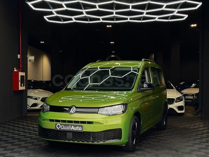 Usado VW Caddy 116 CV (85 kW) 2024 Verde Monovolumen