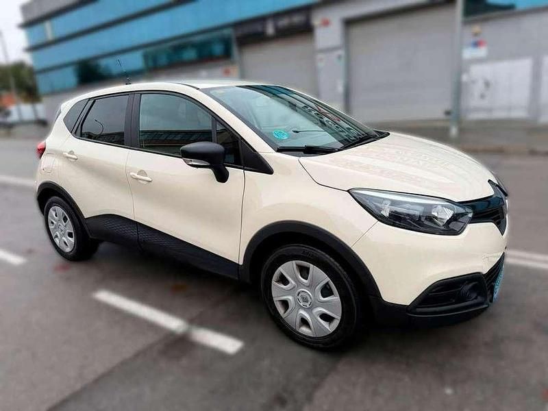 Usado Renault Captur Life 90 CV (66 kW) 2016 Beige SUV