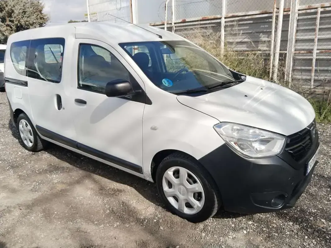 Usado Dacia Dokker Ambiance 102 CV (75 kW) 2019 Blanco Monovolumen