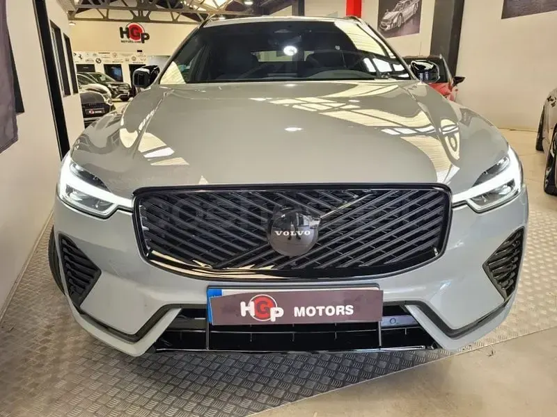 Usado Volvo XC60 Plus 250 CV (183 kW) 2025 Gris / plata SUV