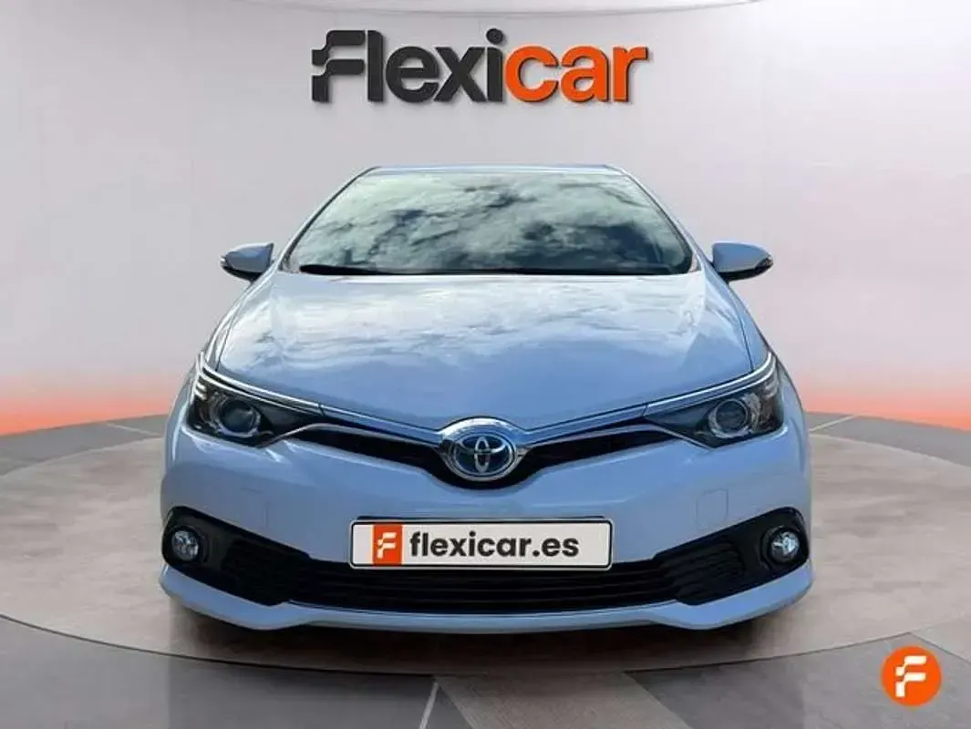 Usado Toyota Auris Hybrid Active 136 CV (100 kW) 2018 Blanco Utilitario