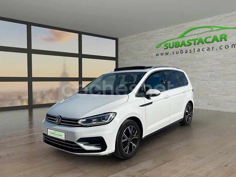 Blanco Usado 2021 VW Touran Sportline Monovolumen | 27.900 € (Caro) - Imagen 1/4