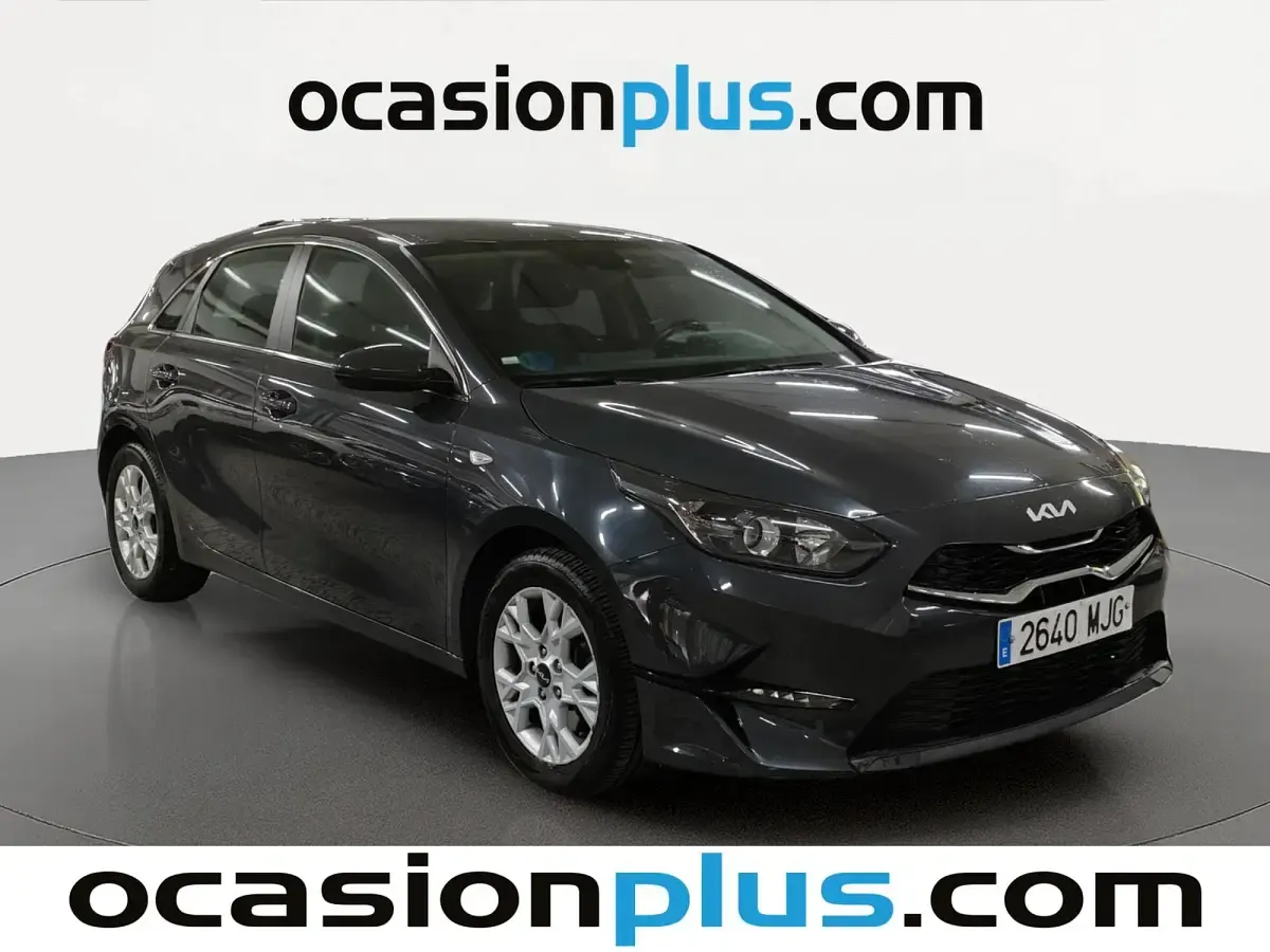 Usado Kia Ceed 136 CV (100 kW) 2023 Gris Utilitario