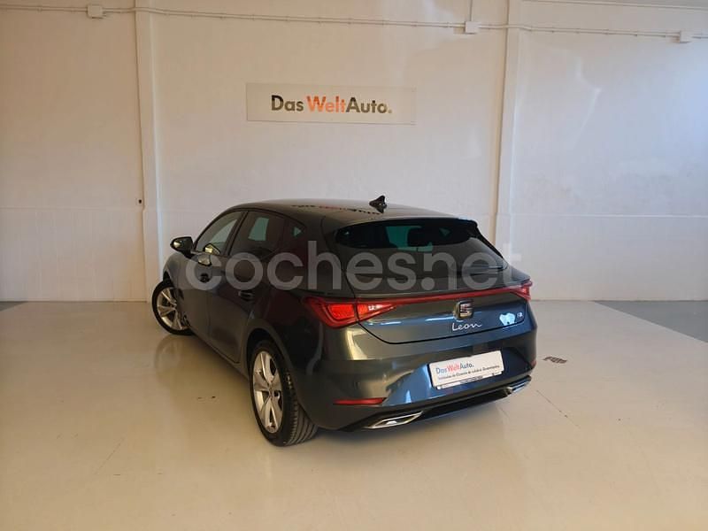 Usado Seat Leon FR 150 CV (110 kW) 2024 Gris / plata Berlina