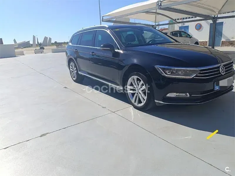 Usado VW Passat Sportline 150 CV (110 kW) 2016 Negro Familiar
