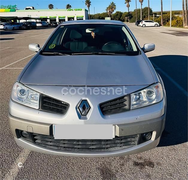 Gris / plata Usado 2007 Renault Mégane II Dynamique Berlina | 2000 € (Precio justo) - Imagen 1/4
