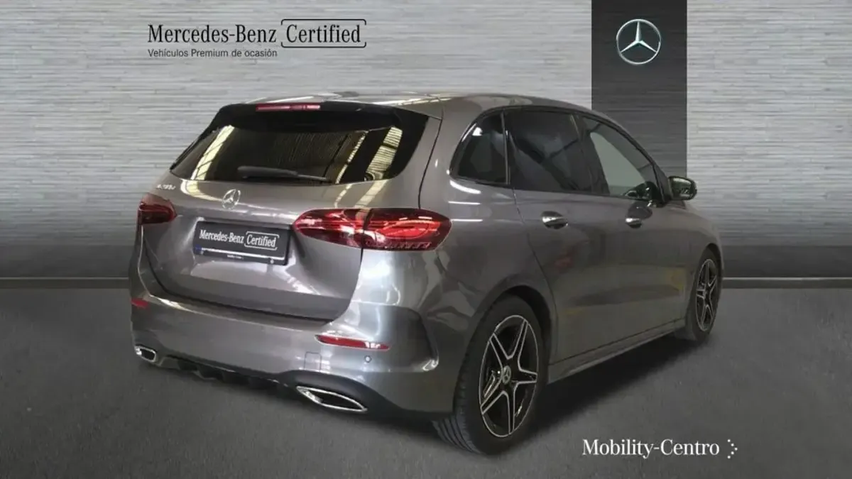 Usado Mercedes B200 150 CV (110 kW) 2024 Gris montaña Utilitario