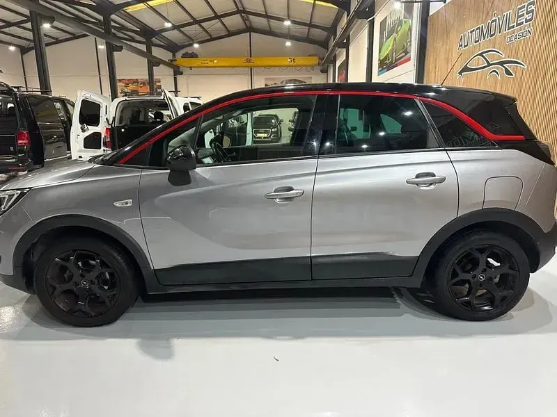 Usado Opel Crossland GS Line 110 CV (80 kW) 2022 Gris / plata SUV