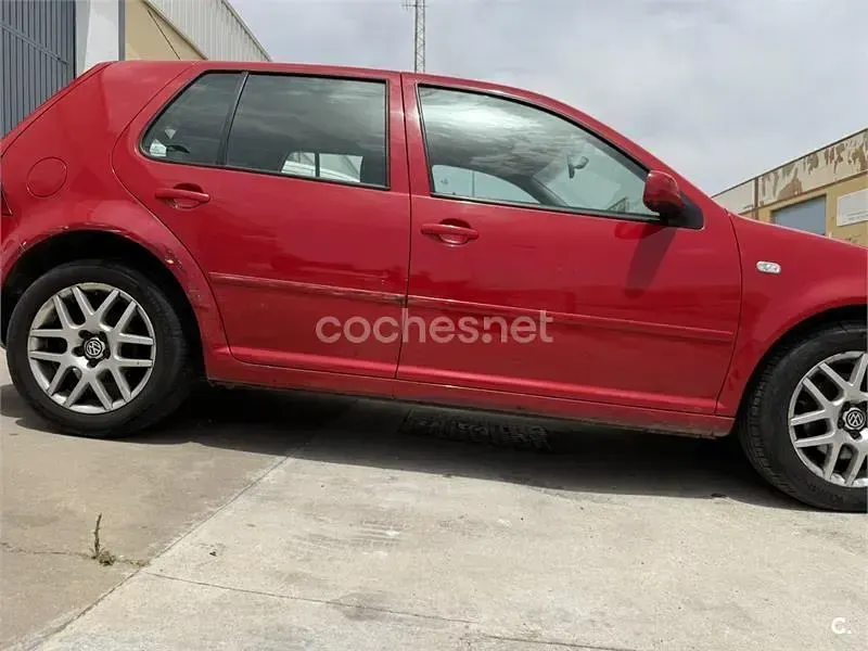 Usado VW Golf IV Highline 130 CV (95 kW) 2003 Rojo Familiar