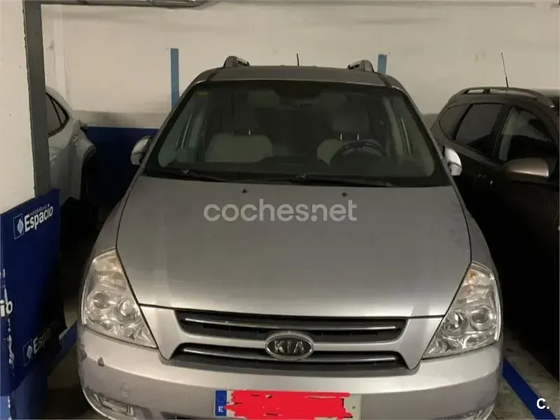 Usado Kia Carnival EX 185 CV (136 kW) 2006 Gris / plata Monovolumen