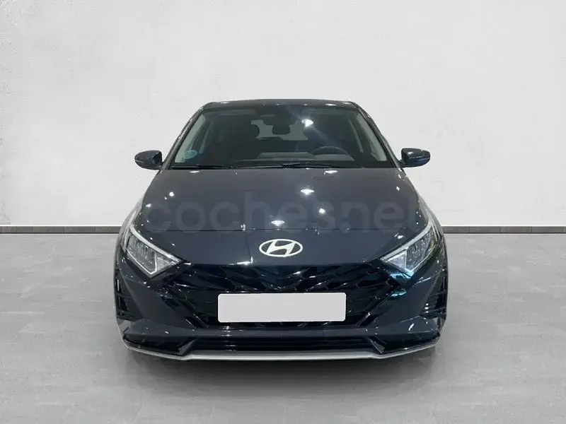 Usado Hyundai i20 100 CV (73 kW) 2025 Gris / plata Utilitario