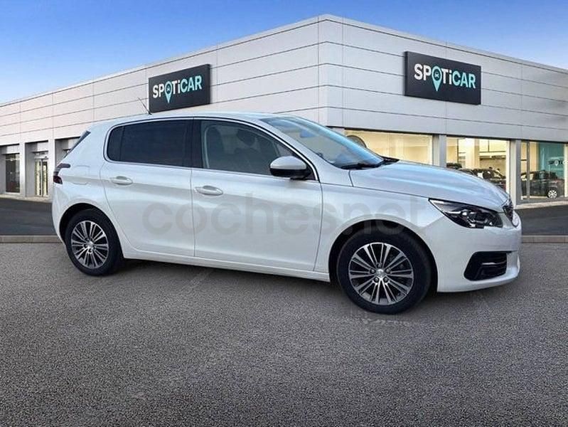Usado Peugeot 308 Allure 131 CV (96 kW) 2020 Blanco Berlina
