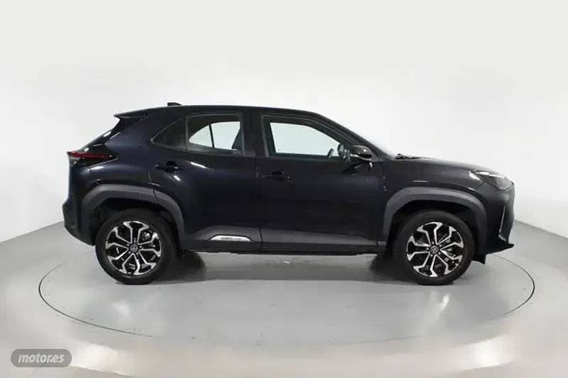 Usado Toyota Yaris Cross Active 116 CV (85 kW) 2023 Negro SUV