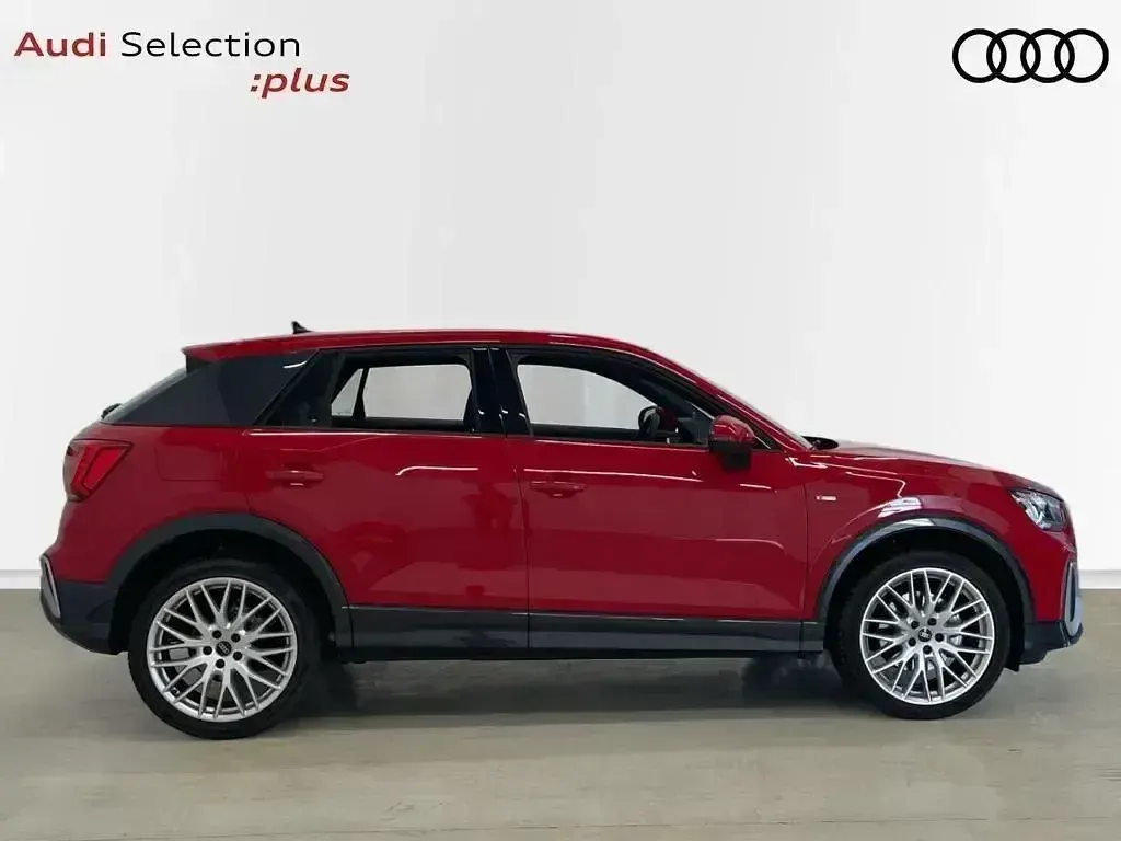 Usado Audi Q2 Black Edition 150 CV (110 kW) 2026 Rojo SUV