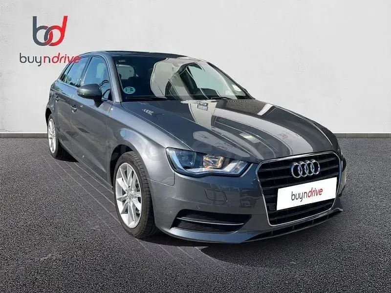 Usado Audi A3 Advanced 125 CV (91 kW) 2015 Gris / plata Berlina
