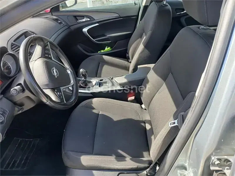Usado Opel Insignia Selective 130 CV (95 kW) 2012 Gris / plata Berlina