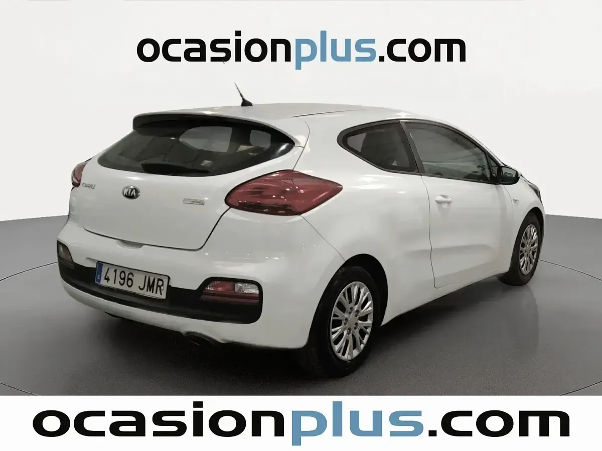 Käytetty Kia Ceed 100 HP (73 kW) 2016 Valkoinen Viistoperä
