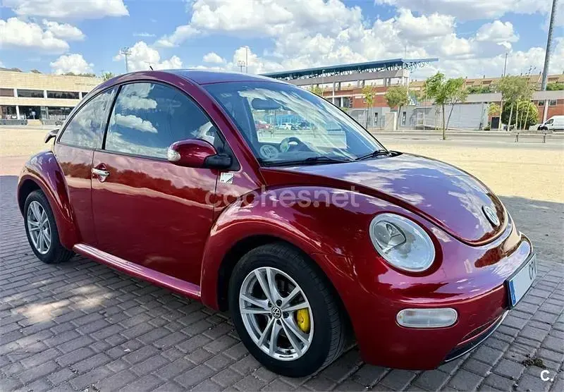 Usado VW New Beetle 102 CV (75 kW) 2003 Rojo Utilitario