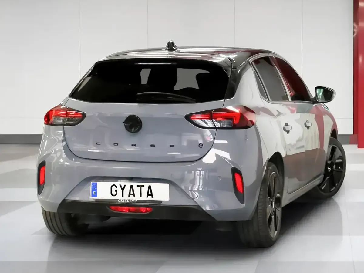Usado Opel Corsa-e 114 kW (156 CV) 2023 Gris Utilitario