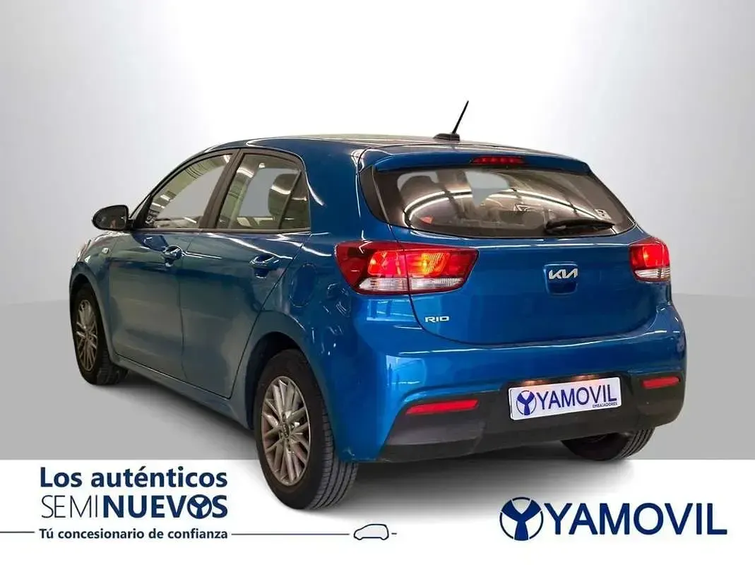 Usado Kia Rio 84 CV (61 kW) 2022 Azul Utilitario