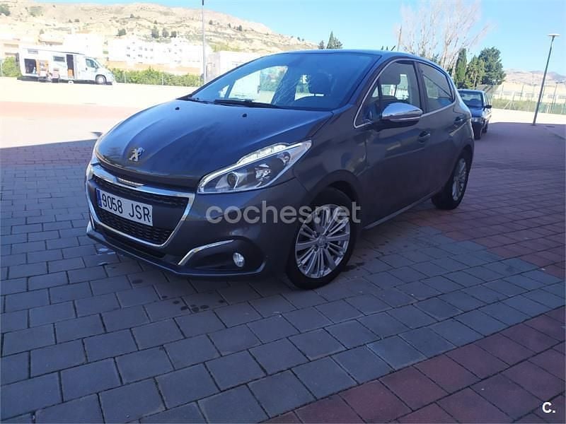 Usado Peugeot 208 Allure 100 CV (73 kW) 2016 Verde Utilitario