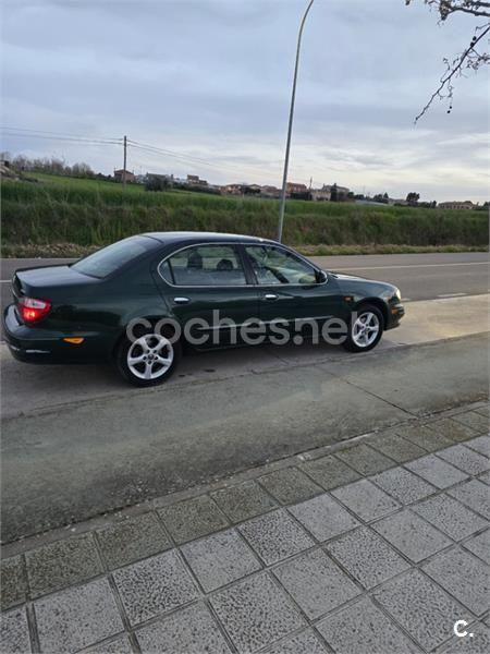 Verde Usado 2001 Nissan Maxima SE Berlina | 1700 € - Imagen 1/4
