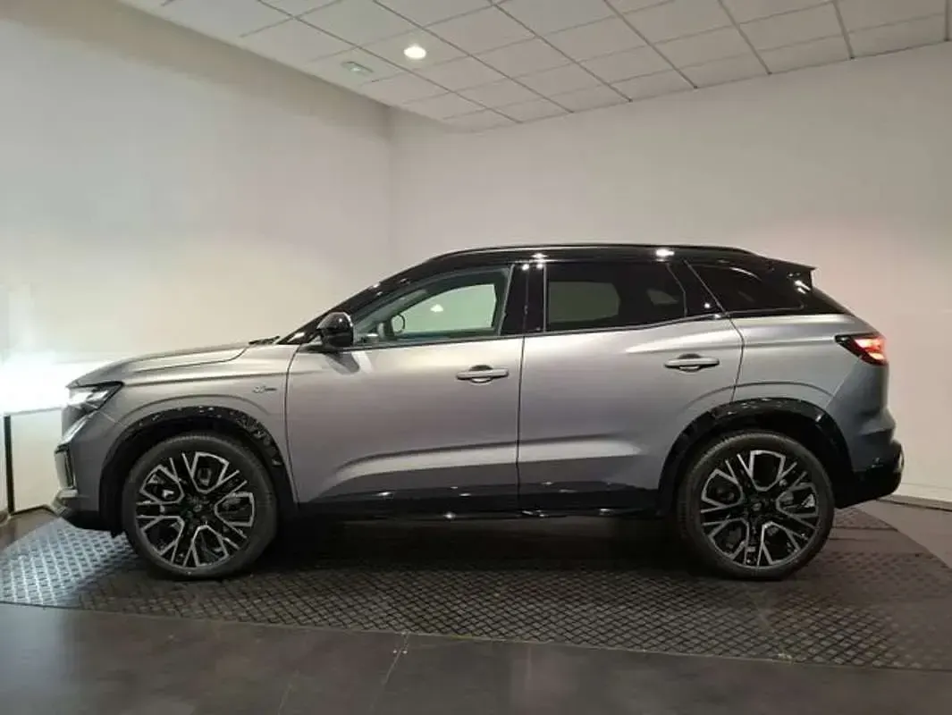 Usado Renault Austral Esprit Alpine 200 CV (147 kW) 2026 Gris SUV